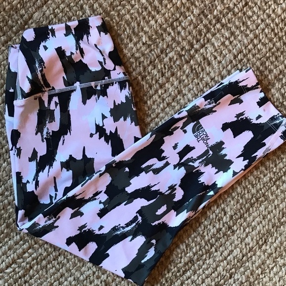 THE North Face workout leggings.  Size medium. - Picture 2 of 6